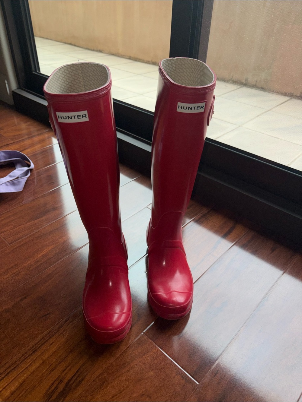 Hunter Gloss Red Tall Rain Boots w Boot Socks